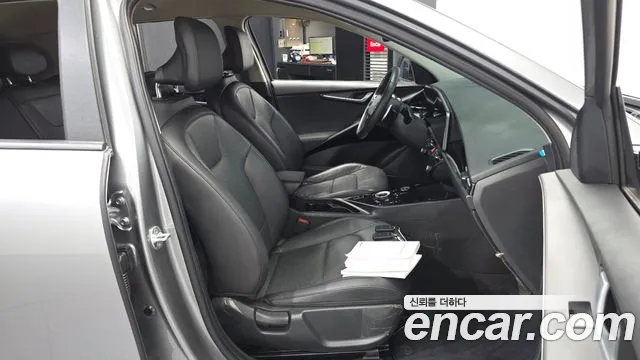 Kia Niro 2023 — фото 11