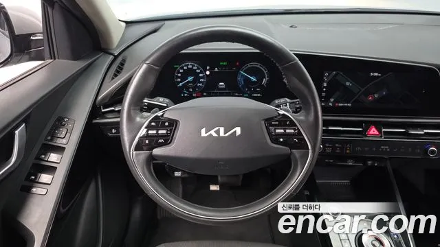 Kia Niro 2023 — фото 13