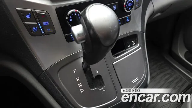 Hyundai Starex 2019 — фото 12