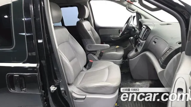 Hyundai Starex 2019 — фото 17