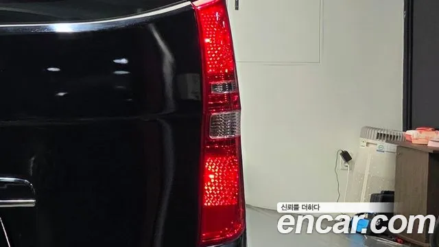 Hyundai Starex 2019 — фото 9