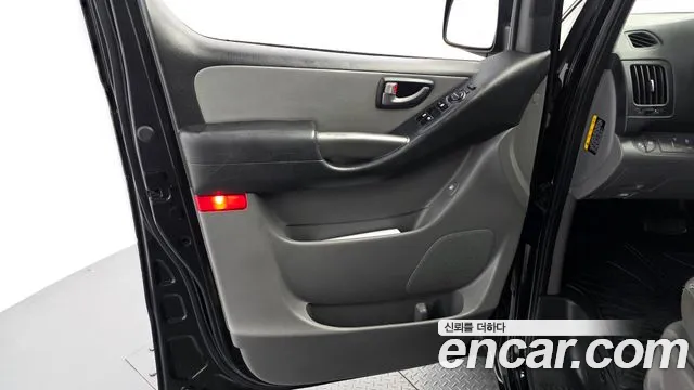 Hyundai Starex 2019 — фото 15