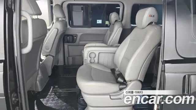 Hyundai Starex 2019 — фото 16