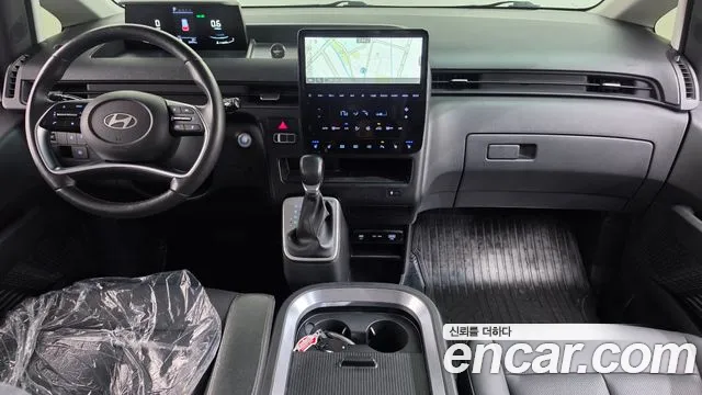 Hyundai Staria 2025 — фото 10