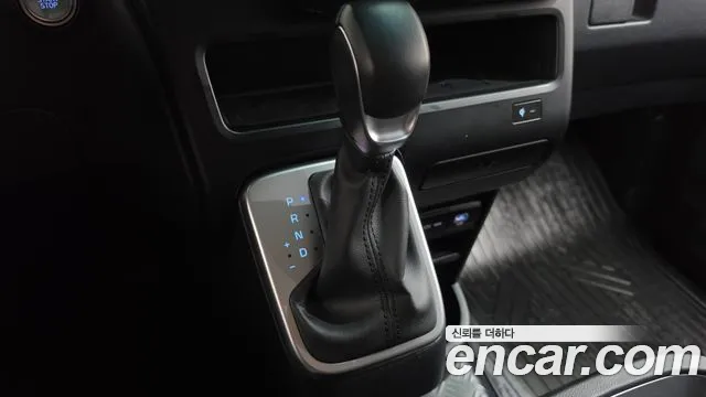 Hyundai Staria 2025 — фото 12