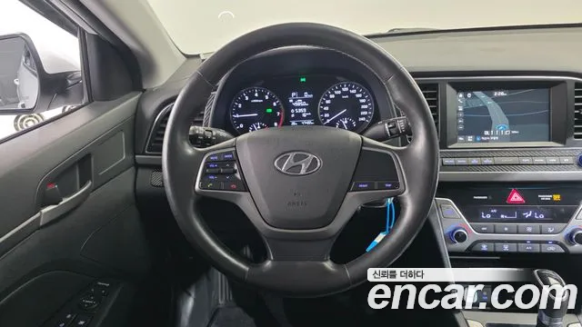 Hyundai AVANTE 2017 — фото 13