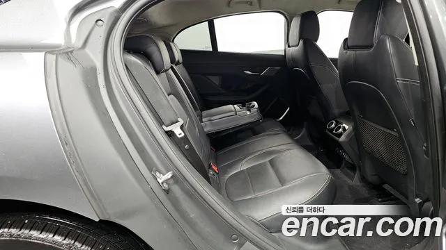 Jaguar I-PACE 2019 — фото 12
