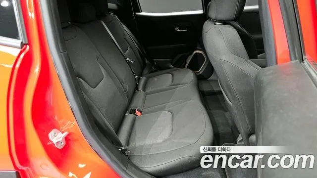 Jeep Renegade 2016 — фото 12