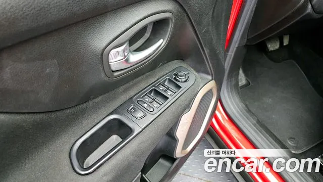 Jeep Renegade 2016 — фото 16