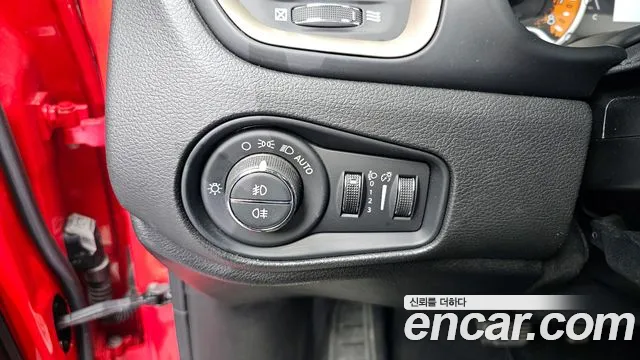 Jeep Renegade 2016 — фото 19