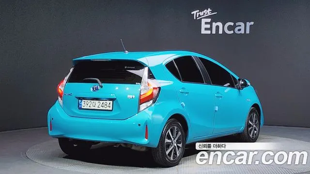 Toyota Prius 2018 — фото 2