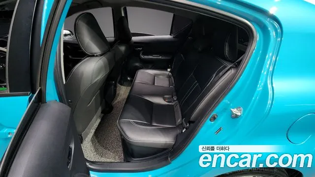 Toyota Prius 2018 — фото 11