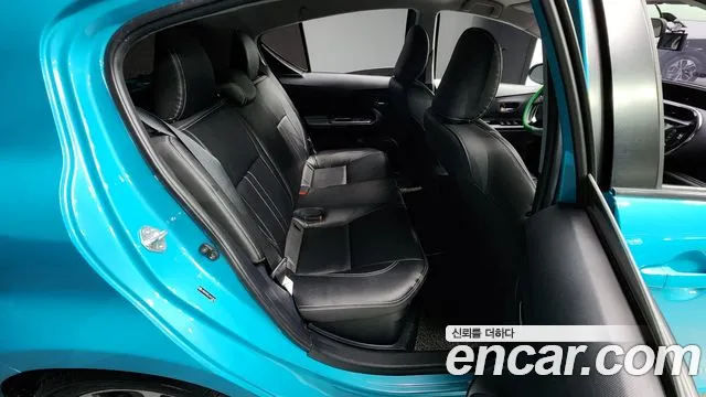 Toyota Prius 2018 — фото 12