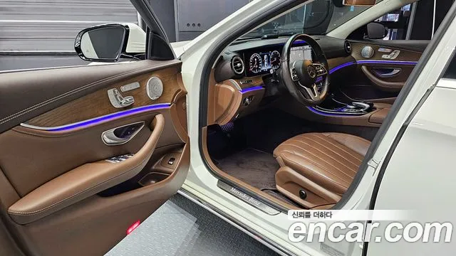 Mercedes-Benz E-Class 2020 — фото 11