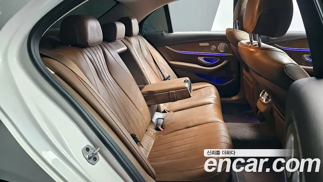 Mercedes-Benz E-Class 2020 — фото 12