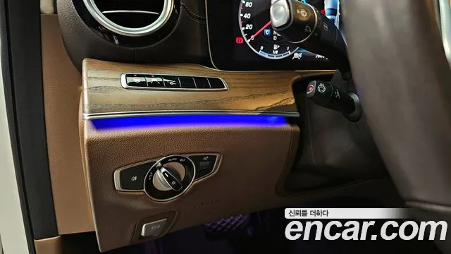 Mercedes-Benz E-Class 2020 — фото 17