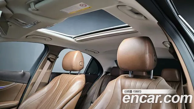 Mercedes-Benz E-Class 2020 — фото 19