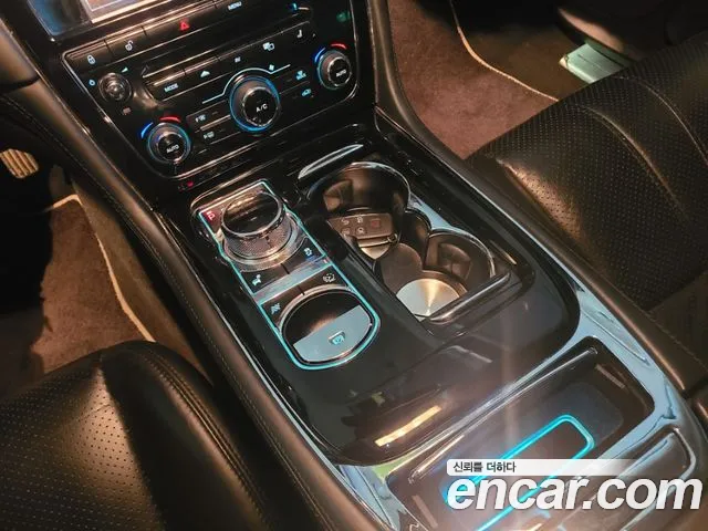 Jaguar XJ 2013 — фото 15