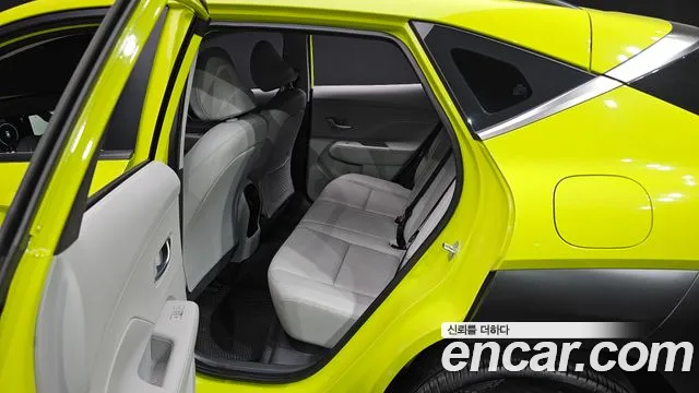 Hyundai Kona 2023 — фото 11