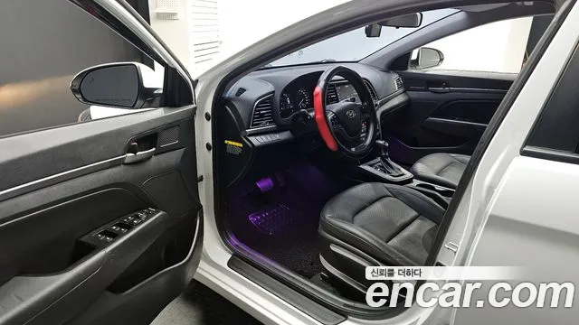 Hyundai AVANTE 2018 — фото 10