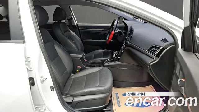 Hyundai AVANTE 2018 — фото 11
