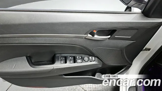 Hyundai AVANTE 2018 — фото 18