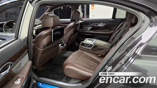 BMW 7-Series 2016 — фото 13