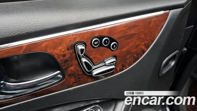 Hyundai Equus 2010 — фото 17