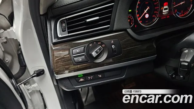 BMW 7-Series 2015 — фото 18