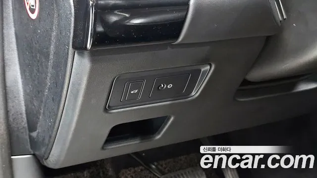 Land Rover Discovery 2019 — фото 15