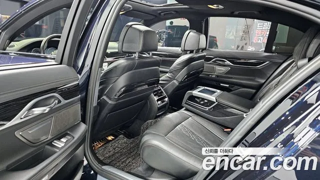 BMW 7-Series 2016 — фото 12