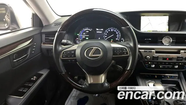 Lexus ES 2018 — фото 15