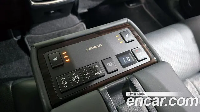 Lexus ES 2018 — фото 18