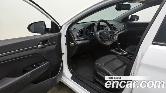 Hyundai AVANTE 2018 — фото 10
