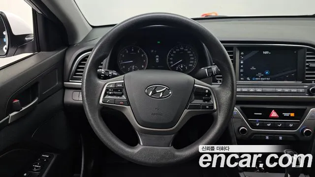 Hyundai AVANTE 2018 — фото 16