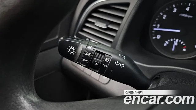 Hyundai AVANTE 2018 — фото 17