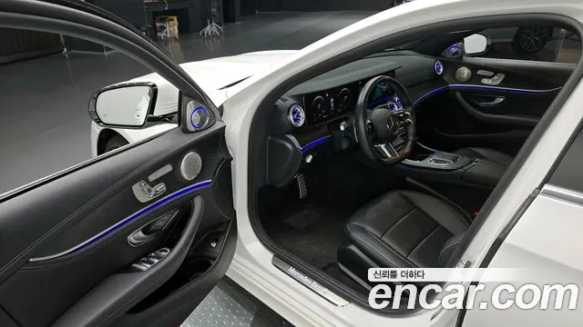 Mercedes-Benz E-Class 2021 — фото 11