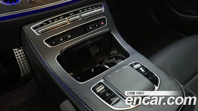 Mercedes-Benz E-Class 2021 — фото 17