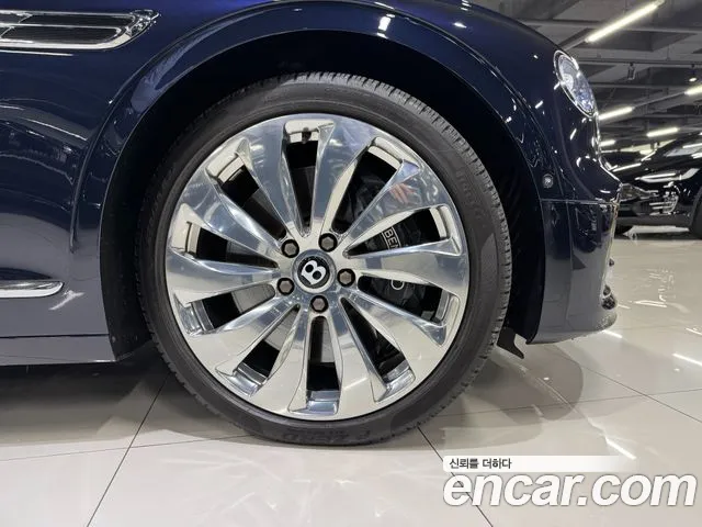 Bentley Flying Spur 2021 — фото 16