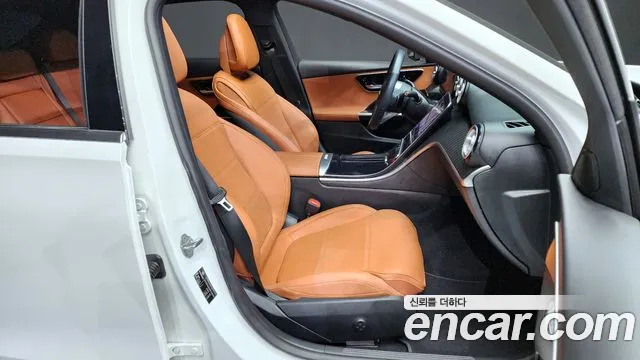Mercedes-Benz C-Class 2023 — фото 11