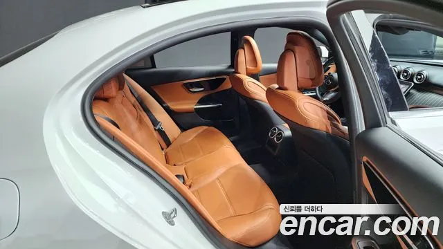 Mercedes-Benz C-Class 2023 — фото 12