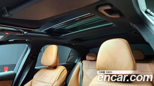 Mercedes-Benz C-Class 2023 — фото 19