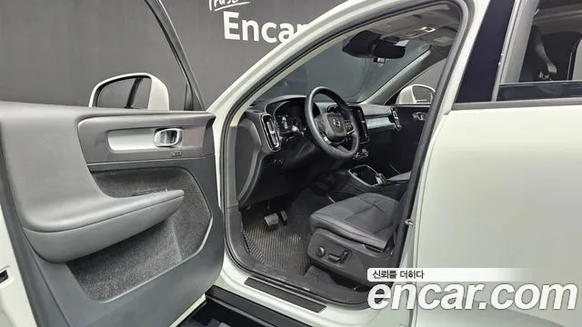 Volvo XC40 2019 — фото 10