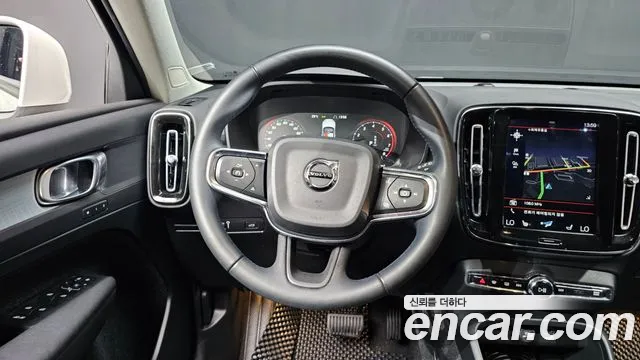 Volvo XC40 2019 — фото 13