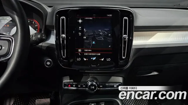 Volvo XC40 2019 — фото 14