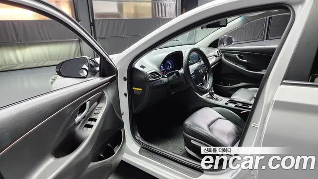 Hyundai i30 2017 — фото 10