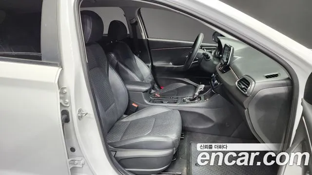 Hyundai i30 2017 — фото 11