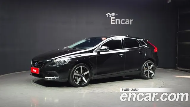 Volvo V40 2016 — фото 1