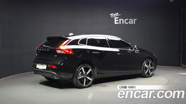 Volvo V40 2016 — фото 2