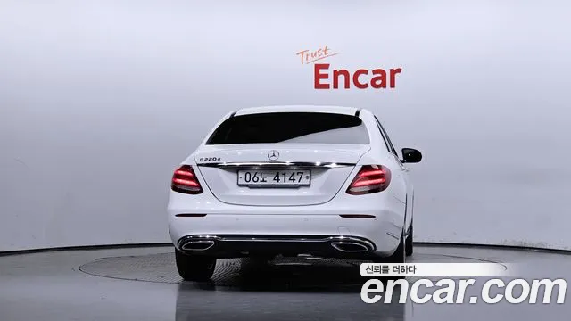 Mercedes-Benz E-Class 2017 — фото 4